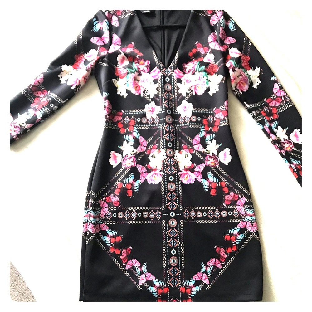 Bebe Short Black V-Neck Dress w/Printed Design